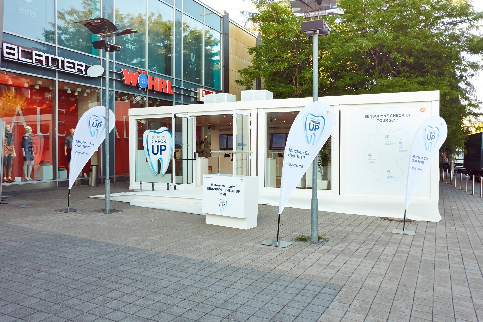 Read more about the article Sensodyne Checkup Container Roadshow